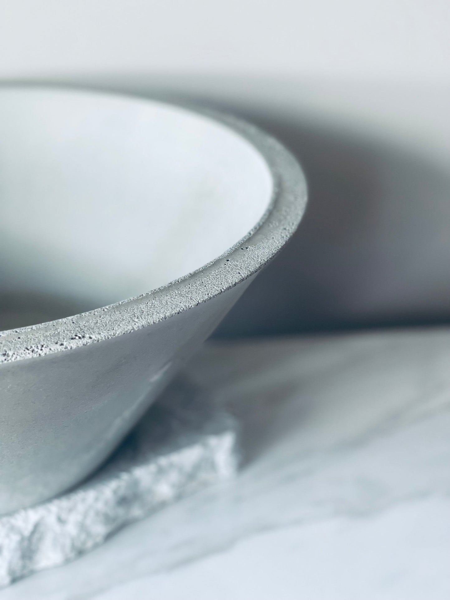 Inori  Bowl • Textured Edge